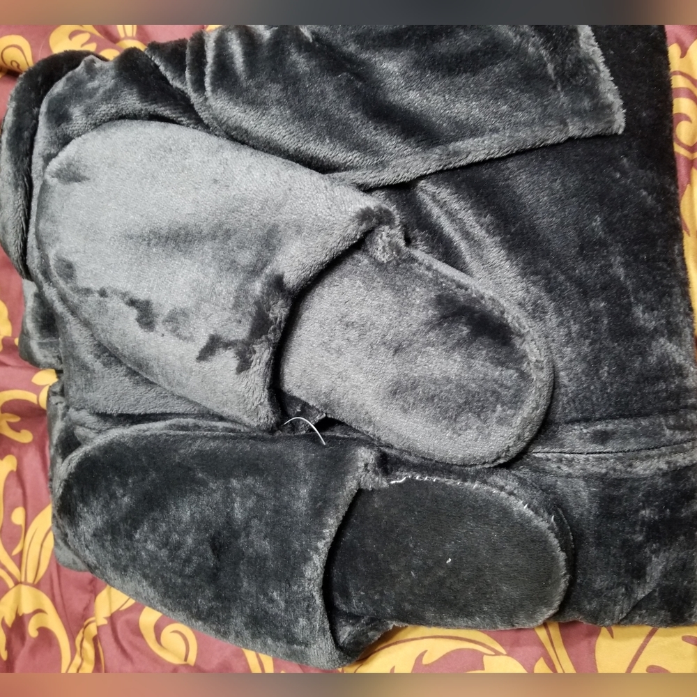 New 2 Piece Robe/Wrap Set - Picture 2 of 7